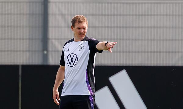 Training Fußball Nationalmannschaft Männer