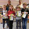 Vier Vorschulkinder aus dem Kindergarten Kothen freuten sich im Januar über das Bestehen des Bibliotheks-Führerscheins „bibfit“. Begleitet haben dies die ehrenamtlichen Helferinnen der Gemeindebibliothek Genoveva Raatz (hinten links) und Bärbel Kö...