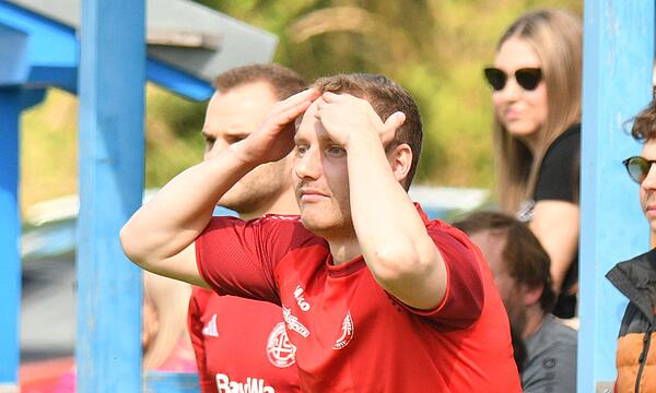 Trainer Adrian Kremer muss mit seinem FC Marktgraitz in der Relegation nachsitzen..