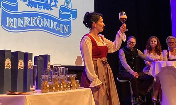 Melanie Streit in ihrem ElementMelanie Streit Bierkönigin