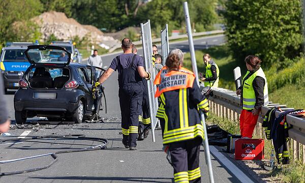 Zwei Senioren sterben bei Frontalzusammenstoß