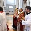 Petrus in Münchner Kirche bekommt Tiara zurück