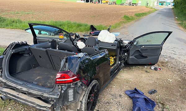 Schwerer Verkehrsunfall bei Ebersdorf bei Coburg: Zwei Personen erlitten schwerste Verletzungen.