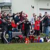 Ob die Spieler und Fans der TSSV Fürth am Berg am Samstag wieder Grund zum Jubeln haben? Mit einem Sieg im Relegationsspiel gegen den SV Meilschnitz würde das Team um den Ex-Frohnlacher Willy Rebhan (vorne mit rotem Trikot; dahinter sein Vater, de...
