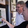 Thomas Scheibel und Charlotte Hopfe arbeiten am Lehrstuhl für Biomaterialien zusammen. Thomas Scheibel und Charlotte Hopfe arbeiten am Lehrstuhl für Biomaterialien zusammen.