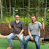 Neuer barrierefreier Abschnitt am Forchheimer WaldspielplatzNeuer barrierefreier Abschnitt am Forchheimer Waldspielplatz Daniel Ruckert (links) und Peter Pfann testen die Seilschaukel selbst