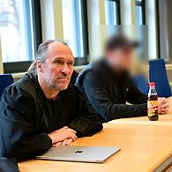 Rechtsanwalt Jan Paulsen aus Würzburg und der Angeklagte