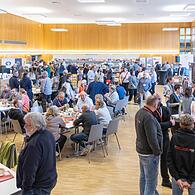 Rund 300 Teilnehmerinnen und Teilnehmer, darunter Bürgermeister, Gemeinderäte, Interessierte an neuen Dorfläden sowie bereits aktive Betreiberinnen und Betreiber trafen sich beim dritten Dorfladen-Workshop-Tag zum Austausch und informierten sich ü...