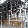 Der Bau der Veranstaltungshalle in der Schwedenstraße weicht in der Fassade erheblich von dem Plan ab, für das ursprünglich das gemeindliche Einvernehmen erteilt wurde. Der Bau der Veranstaltungshalle in der Schwedenstraße weicht in der Fassade erheblich von dem Plan ab, für das ursprünglich das gemeindliche Einvernehmen erteilt wurde.
