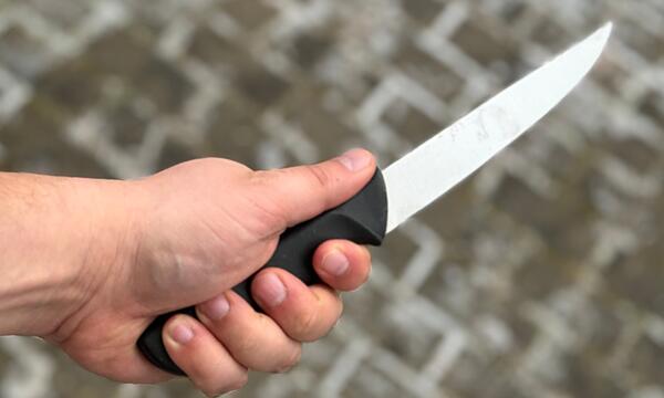 Mann bedroht Anwohner mit Messer