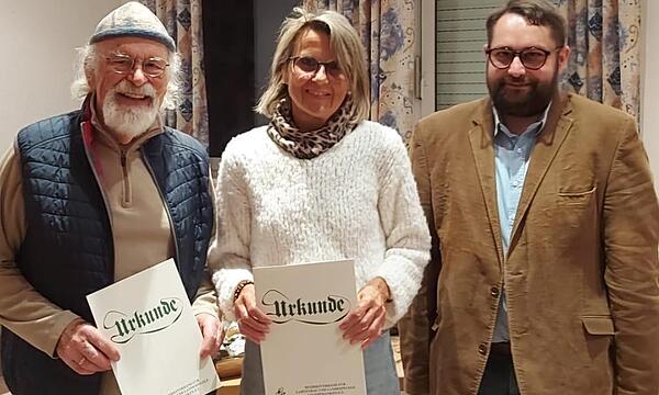 Unser Foto zeigt (von links) die Geehrten Helmut Droll und Edith Kässner sowie den Vorsitzenden des Kreisverbands für Gartenbau und Landschaftspflege in Bad Kissingen, Markus Stockmann.