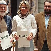 Unser Foto zeigt (von links) die Geehrten Helmut Droll und Edith Kässner sowie den Vorsitzenden des Kreisverbands für Gartenbau und Landschaftspflege in Bad Kissingen, Markus Stockmann.