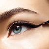 Ein Eyeliner im Einsatz - ob das im Bild gezeigte Produkt von Schwan Cosmetics stammt, ist nicht bekannt. Ein gewisses Geheimnis darum, welche Marken ihre Produkte bei Schwan fertigen lassen, gehört zum Unternehmenskonzept der Heroldsberger. Ein Eyeliner im Einsatz - ob das im Bild gezeigte Produkt von Schwan Cosmetics stammt, ist nicht bekannt. Ein gewisses Geheimnis darum, welche Marken ihre Produkte bei Schwan fertigen lassen, gehört zum Unternehmenskonzept der Heroldsberger.