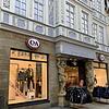 Bis Ende 2020 befand sich in der Spitalgasse 12-14 in Coburg eine Filiale von „C&A“. Bis Ende 2020 befand sich in der Spitalgasse 12-14 in Coburg eine Filiale von „C&A“.