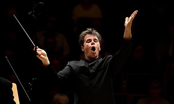 Jakub Hruša ist seit 2016 Chefdirigent der Bamberger Symphoniker.