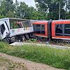 Mehrere Verletzte bei Zusammenstoß von Bahn und Lkw