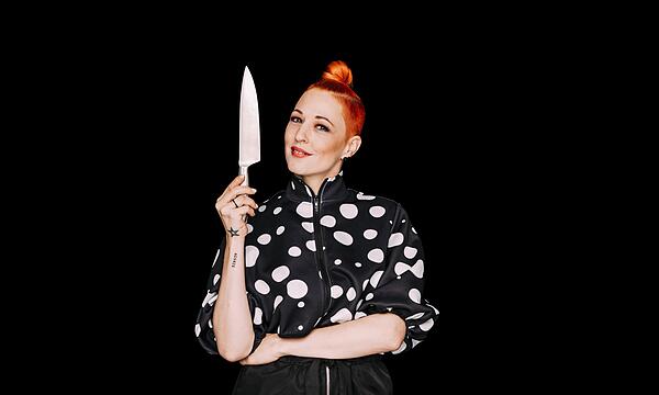 Meta Hiltebrand ist bekannt aus TV-Formaten wie den Kochprofis, Kitchen Impossible, MasterChef Celebrity oder Grill den Profi. Am  „Schwarzen Markt“ wird sie am Sonntag auf der Bühne stehen.