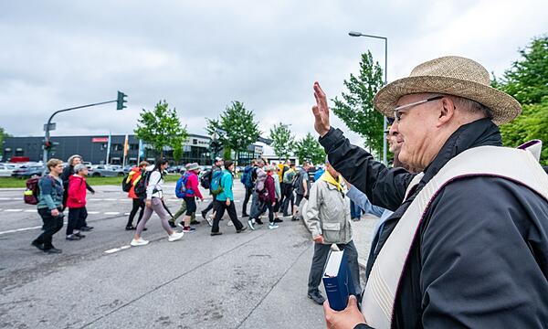 Start der 196. Regensburger Fußwallfahrt nach Altötting