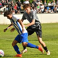 Die DJK Lichtenfels um  Oliver Dutu (l.) muss weiter auf ein Kreisliga-Derby gegen den FC Lichtenfels II warten.