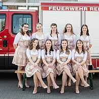 Die Festdamen der Feuerwehr Reitsch.