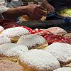 Forchheimer Bäckereien im Krapfen-Check So lecker schaut heuer die Krapfentheke im Brothaus am Forchheimer Bahnhof aus.