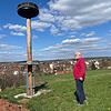 Klaus Küffner aus Walsdorf im Kreis Bamberg vor seinem selbstgebauten Storchennest Klaus Küffner aus Walsdorf im Kreis Bamberg vor seinem selbstgebauten Storchennest