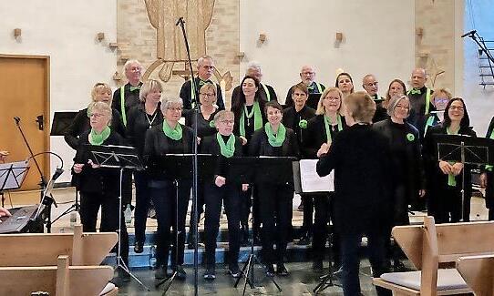 Der Gospelchor „Lift your Voice“ trat in der Friedenskirche auf.