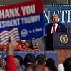 US-Präsident Trump besucht Stahlwerk