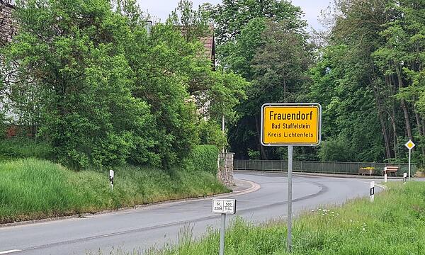 Die Durchfahrt durch Frauendorf ist bald dicht.