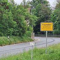 Die Durchfahrt durch Frauendorf ist bald dicht.