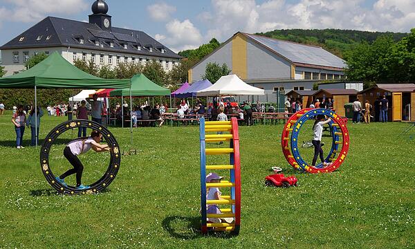 Sportliche Herausforderungen bei der Zelttheater-Woche 2024 auf dem ehemaligen Baseballfeld