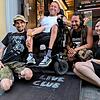 Eine Rampe vor dem „Live-Club“ soll Rollstuhlfahrenden den Zugang am Nachtleben ermöglichen. Eine Rampe vor dem „Live-Club“ soll Rollstuhlfahrenden den Zugang am Nachtleben ermöglichen.