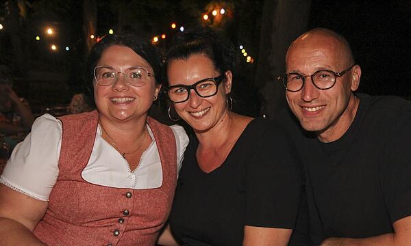 Gute Laune hatten die Besucher des Kasendorfer Kellerfests.