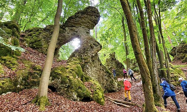 Spektakuläre Felsformationen bekamen die Wanderer zu sehen.