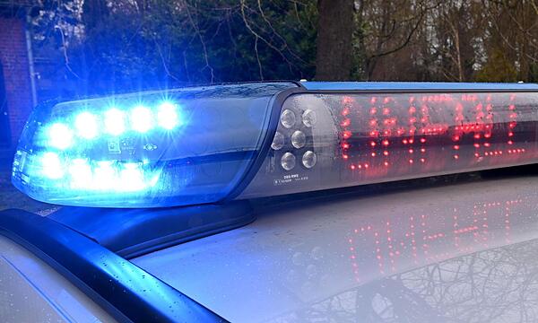 Staus und Behinderungen nicht nur auf der Autobahn zog ein Unfall am Mittwochmittag auf der A 70 nach sich.