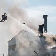 Großbrand in Wunsiedel - Polizei warnt vor giftigem Rauch