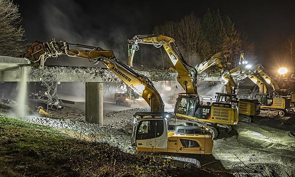 Am Samstagabend rücken die Bagger an. Es bietet sich ein  ähnliches Bild  wie auf unserem  Archivfoto.