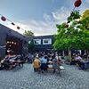 Biergarten E-Werk Der Biergarten des E-Werks. Das Kulturzentrum in Erlangen lockt mit seinen vielfältigen Veranstaltungen viele Besucher in die Stadt,