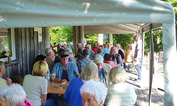 Einen schönen Nachmittag verbrachte die Senioren-Union Oberthulba auf der Winzerhütte bei Gambach.