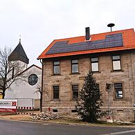 In vollem Gange ist die Sanierung der alten Schule, die künftig im Erdgeschoss als Gemeinschaftshaus dienen wird.