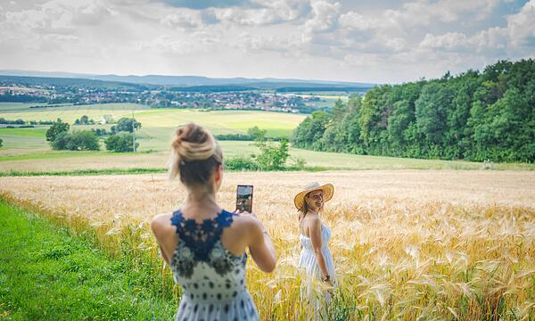 Blick auf Litzendorf:  Reisemobiltourismus bietet der Fränkischen Toskana wirtschaftliche Chancen. Der Litzendorfer Gemeinderat diskutierte nun über mögliche Wohnmobilstellplätze.