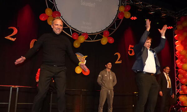 Auch zwei Hampelmänner waren dabei, links Thorsten Glauber, rechts Hermann Ulm.Prunksitzung Ebermannstadt 2025