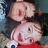 Marian Grau Ein Bild aus glücklichen Kindheitstagen: Marian Grau (links) mit seinem Ein Bild aus glücklichen Kindheitstagen: Marian Grau (links) mit seinem Bruder Marlon, der im Alter von zwölf Jahren starb. Am Freitag (19.01.2024) kommt der heute 21-jährige Buchautor für eine Lesung ins Bamberger Kinderhospiz Sternenzelt. Bruder Marlon, der im Alter von zwölf Jahren starb.
