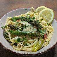 Zitronenpasta mit grünem Spargel