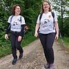 Anita Schäfer, Heidi Deuß Strullendorf 100 Kilometer wollen die Strullendorferinnen Anita Schäfer (rechts) und Heidi Deuß in 24 Stunden beim Mammutmarsch in Berlin laufen - und das für den guten Zweck.