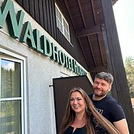 Seit 1996 gibt es das „Waldhotel Hubertus“ in der Nähe des ehemaligen Grenzübergangs zwischen Rottenbach (Landkreis Coburg) und Eisfeld (Landkreis Hildburghausen). Neue Eigentümer sind jetzt Dennis Klak und Angela Henn.