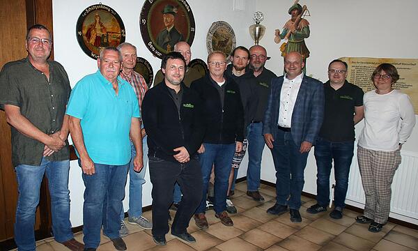Die Führung der Schützengesellschaft Münnerstadt: Martin Schmitt (Kassenprüfer), Georg Köth (Gesellschaftsausschuss), Bruno Rolof (Kassenprüfer-Ersatzmann), David Betzer (Schatzmeister), Thomas Kersten (Kassenprüfer), Roland Dömling (2. Schützenme...