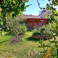 Blick in das „Insektengärtle“, ein Projekt des OGV Fuchsstadt
