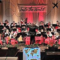 Das Große Blasorchester reiste bei der Veranstaltung „Musik und Genuss“ durch die Welt.