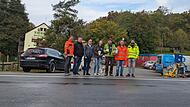 Happy über die Fertigstellung sind von links: Stefan Ebert (Gruppenleiter, Strabag), Reiner Straub (Bauamt Münnerstadt), Michael Kastl, Christina Wirsching und Christian Heusinger vom Tierheim, Sebastian Friedel (Bauleiter, Strabag) und Patrick Kramer (Planungsschmiede Braun, Planung und Überwachung). Über die Geld- und Futterspenden wird sich Hund Scotty wohl am meisten freuen. Happy über die Fertigstellung sind von links: Stefan Ebert (Gruppenleiter, Strabag), Reiner Straub (Bauamt Münnerstadt), Michael Kastl, Christina Wirsching und Christian Heusinger vom Tierheim, Sebastian Friedel (Bauleiter, Strabag) und Patrick Kramer (Planungsschmiede Braun, Planung und Überwachung). Über die Geld- und Futterspenden wird sich Hund Scotty am meisten freuen.